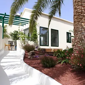 Unique, Stylish & Calm El Estanque By The Sea, Adults Only Сasa de vacaciones Costa Teguise