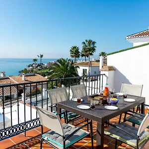 nerja-paradise-rentals-villa-azalea.hotelsinnerja.org/