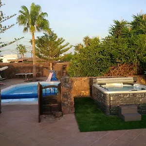 villa-piscine-jacuzzi-puerto-del-carmen.puertodelcarmen-hotels.org/