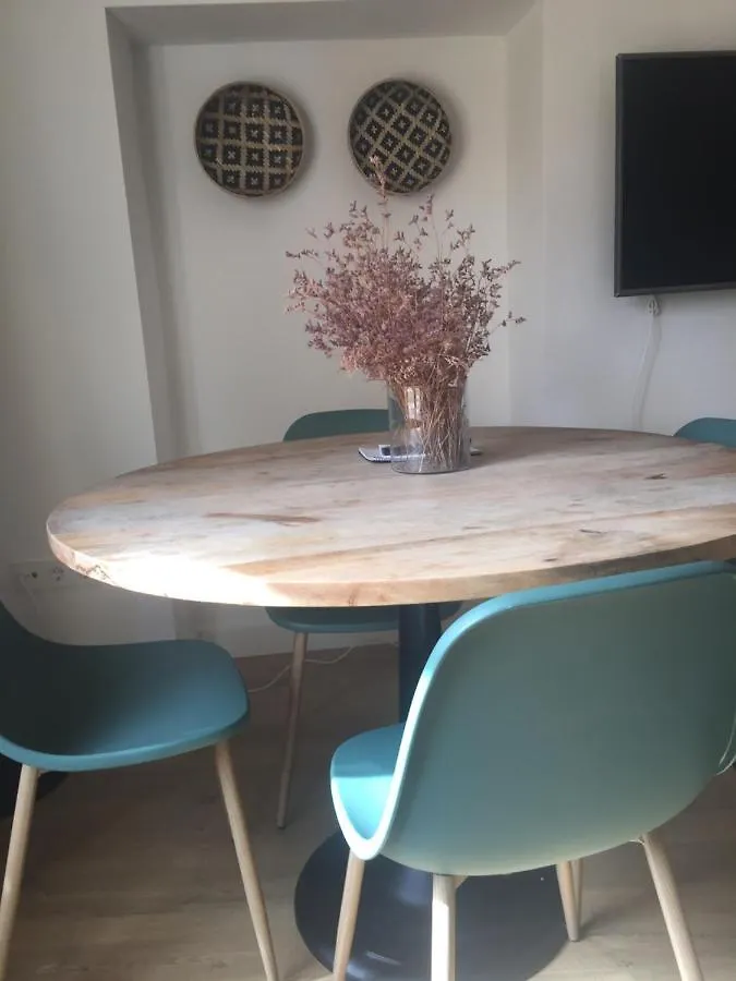 Gotoseville Gerona Suites