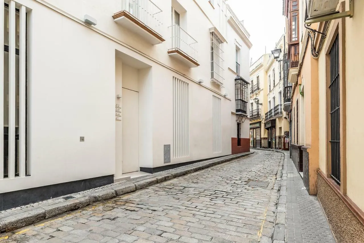 Gotoseville Gerona Suites アパート
